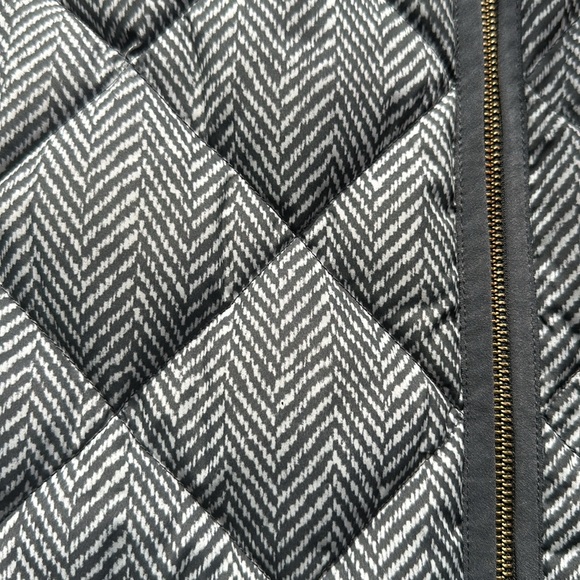 L J. Crew Women’s down herringbone ‘Excursion’ vest. Grey & white/grey trim. EUC - Picture 11 of 15
